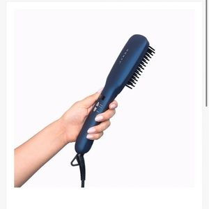 NWT straightening brush Monat